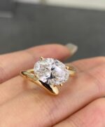 5.2-Carat Lab-Grown Oval Diamond Ring: E Color, VVS2 Clarity in 18K Gold - 图片 2