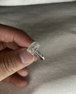 5.21-Carat Emerald-Cut Lab-Grown Diamond Ring: D Color, VS1 Clarity in 14K White Gold - 图片 2