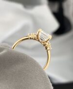 2-Carat  Lab-Grown Asscher Diamond Ring (VS1 Clarity, 14K Yellow Gold) - 图片 3