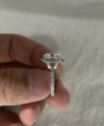 3-Carat Oval Lab-Grown Diamond Ring: D Color, VS1 Clarity in 14K White Gold - 图片 3