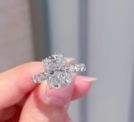 6.33-Carat Cushion-Cut Lab-Grown Diamond Ring: 4-Prong Setting & Half-Pavé Band in 14K White Gold - 图片 2