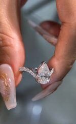 2.18ct Lab-Grown Pear Diamond Ring, E VS1, 18K White Gold Twisted Pavé - 图片 2