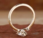 2.13ct Lab-Grown Pear Diamond Ring | D VS1 | 18K Gold Vintage - 图片 3