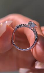 2.18ct Lab-Grown Pear Diamond Ring, E VS1, 18K White Gold Twisted Pavé - 图片 3