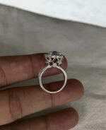 3.45-Carat Round Lab-Grown Diamond Ring: D Color, VVS1 Clarity with Sunflower Halo in 14K White Gold - 图片 4