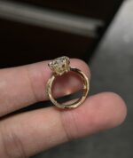 2ct Heart-Cut Lab-Grown Diamond Ring with Pavé Band: D Color, VS1 Clarity in 18K Gold - 图片 3