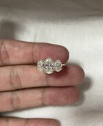 6.50-Carat Three-Stone Oval Lab-Grown Diamond Ring: E Color, VVS1 Clarity in 18K Yellow Gold - 图片 2